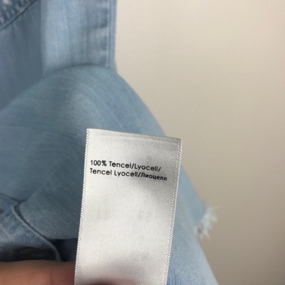 Liverpool Jeans Split Back Sleeveless Top Chambray Polka Dot Frayed Size Small - Picture 8 of 8